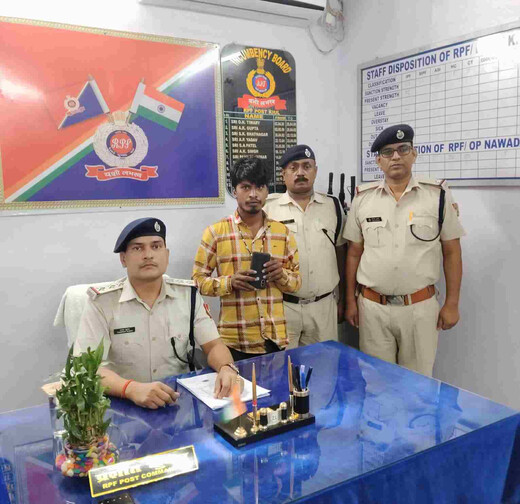ऑपरेशन यात्री सुरक्षा : किऊल स्टेशन पर चोरी के मोबाइल के साथ आरोपी गिरफ्तार